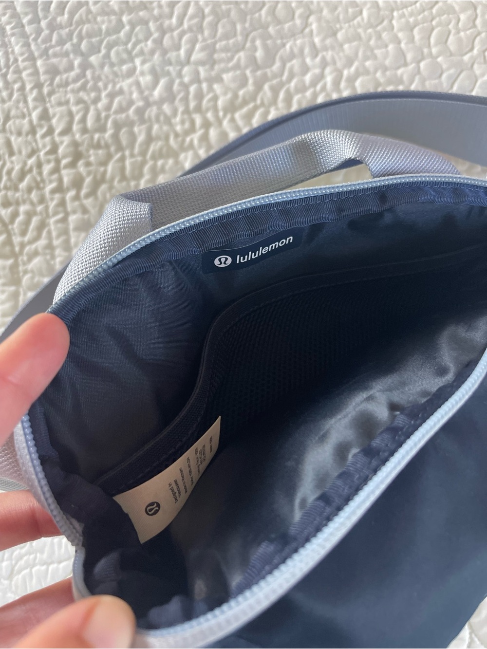 Lululemon All Day Essentials 2.5L Belt Bag/Crossbody Bag/Fanny Pack in Navy Blue - Picture 10 of 15